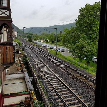Hotelzimmer Im Alten Reihenhaus Auf Der Stadtmauer Bacharach Exteriör bild